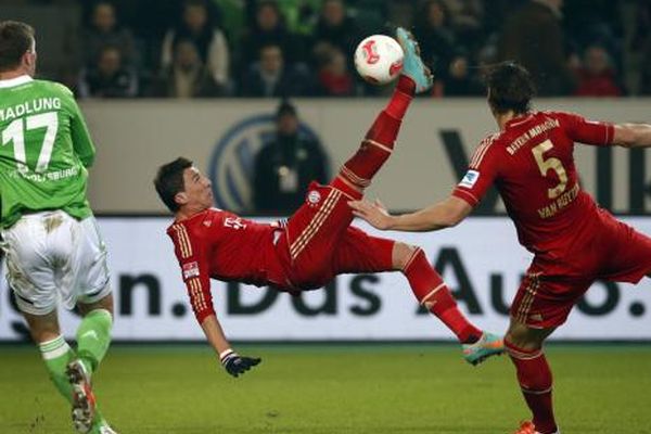 Video: Mario Mandzukic erzielt Fallrückzieher Traumtor gegen Wolfsburg